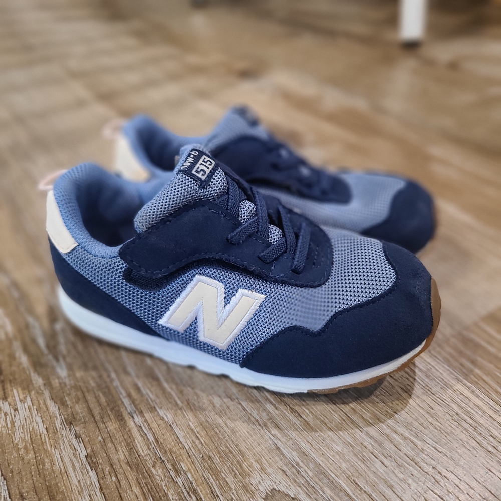 New Balance Kids' Sneakers in Navy and Light Blue Size 10